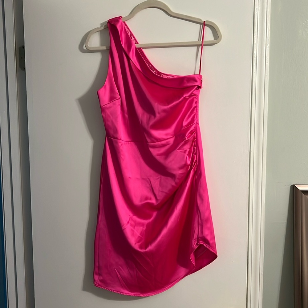 TCEC hot pink dress! One shoulder. Never worn! Size medium! Perfect condition